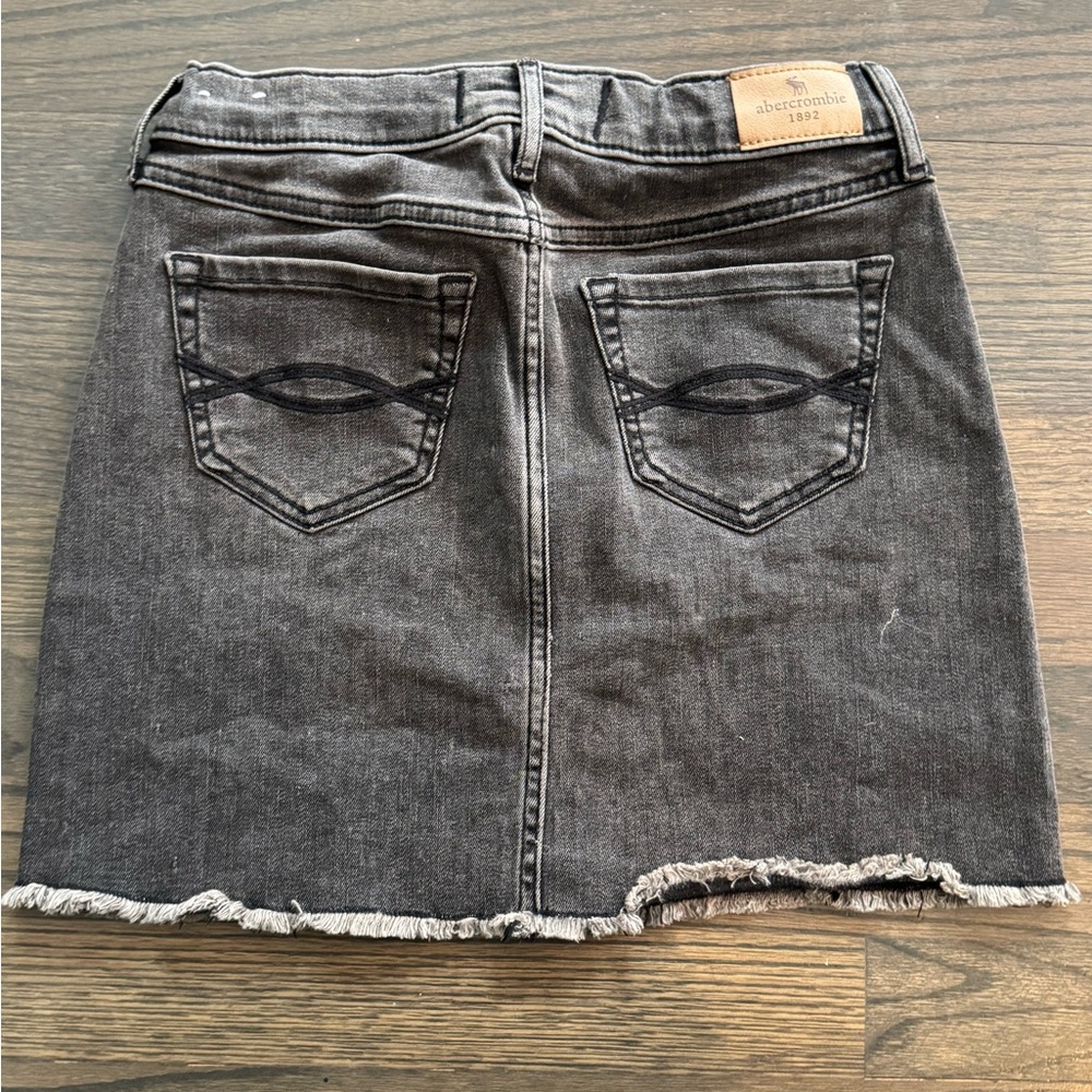 Abercrombie & Fitch kids Charcoal Button-Down Denim Mini Skirt NWT 11/12 - Picture 2 of 5